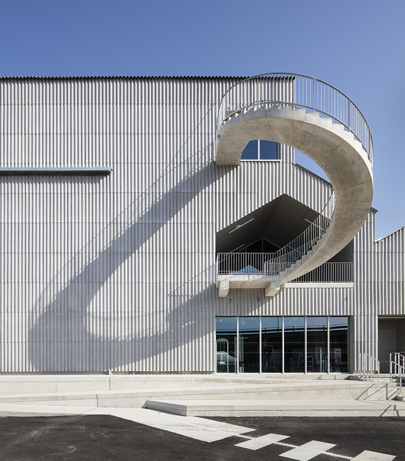 Le CNAC - main - Friches + Culturel - Caractère Spécial Matthieu Poitevin Architecture