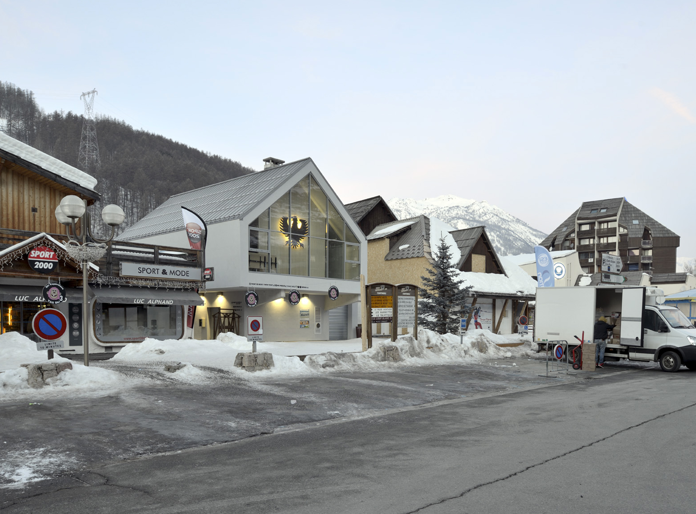 La Maison Blanche - 01 - Équipements + Bureau - Caractère Spécial - Matthieu Poitevin Architecture