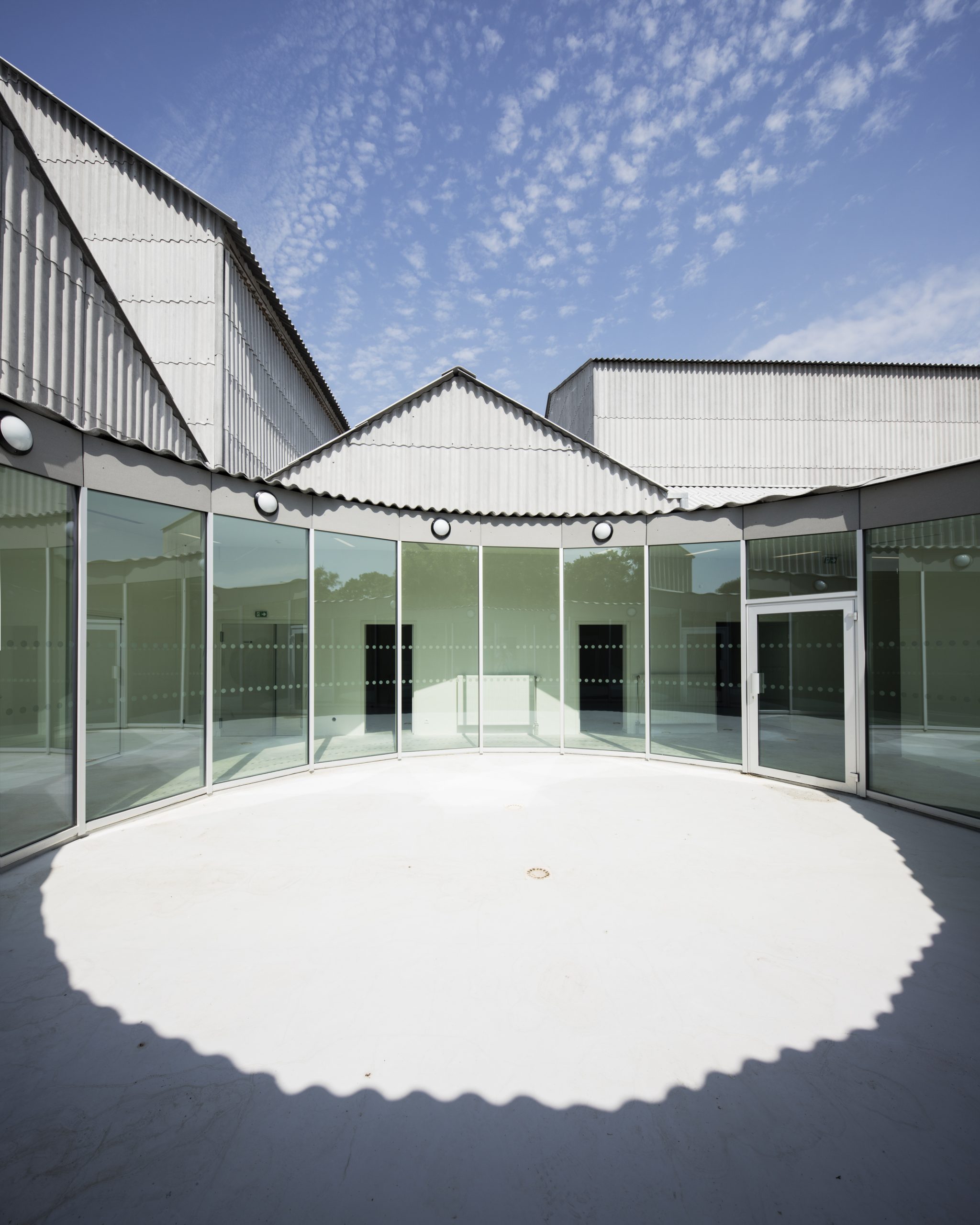 Le Cnac et son patio dédié au personnel - Caractère spécial - Matthieu Poitevin