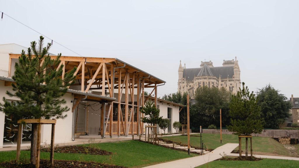 MIXT - Vue extérieure - Va jouer dehors - Nantes